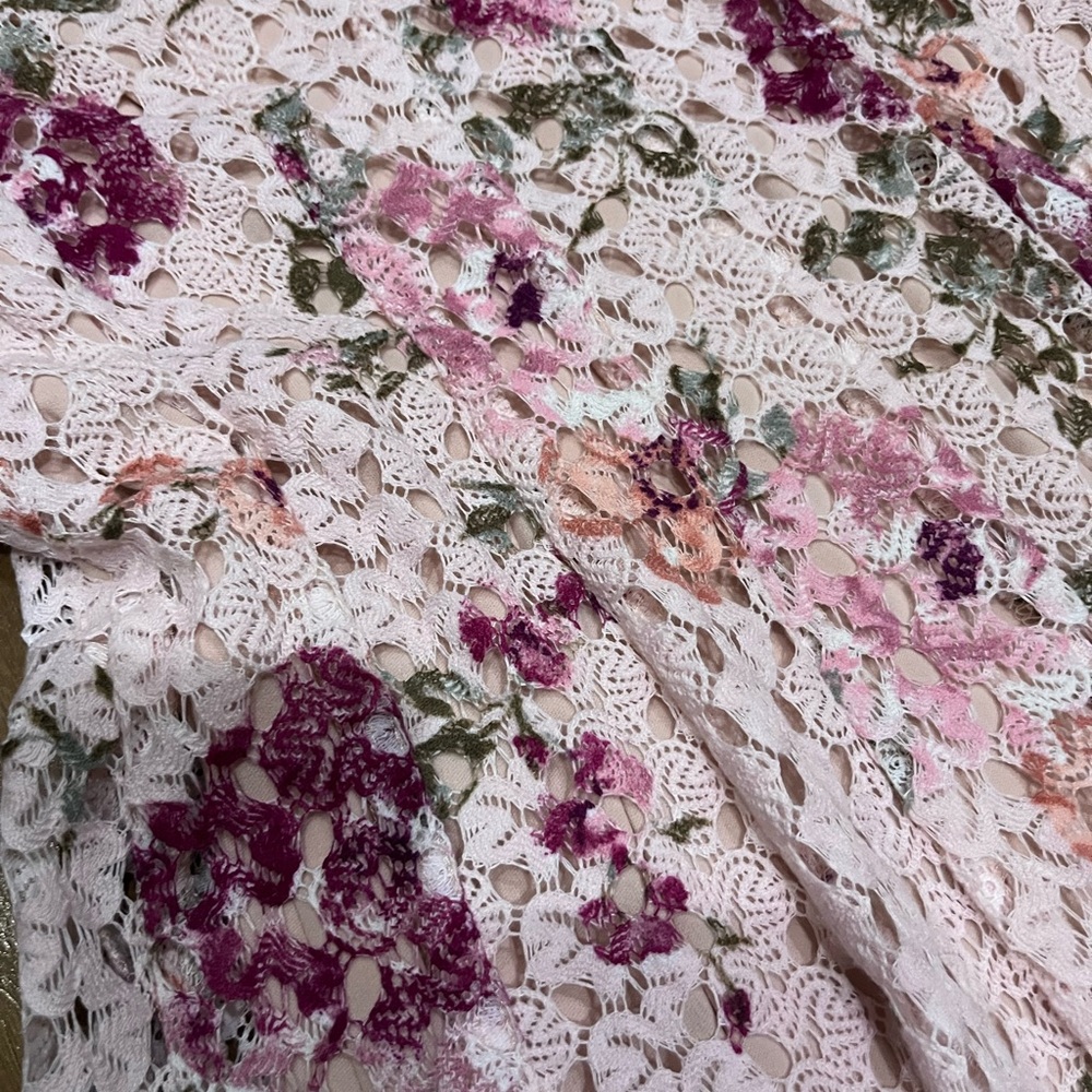 Beautiful, fully lined Floral Lace Dress - Picture 5 of 5